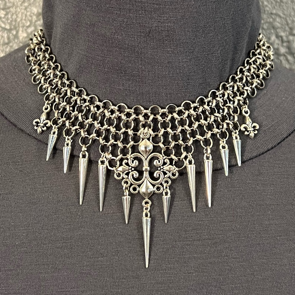 Fleur de Lis Gothic Renaissance Handmade Chainmail Choker Bib Necklace Spikes - Picture 2 of 16
